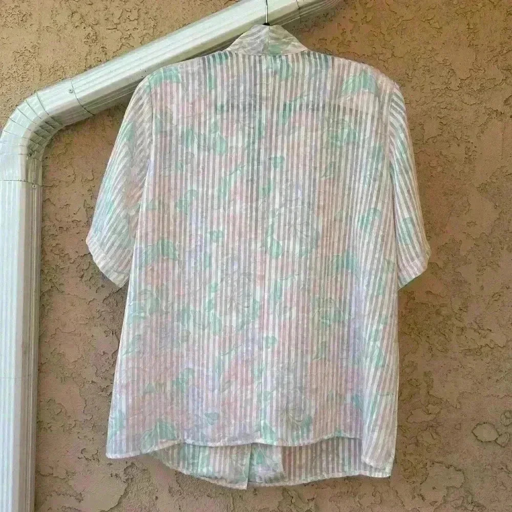 Floral top from Laura & Jayme Two - Picture 6 of 6